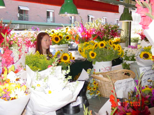 Flower vendor Pike's Place Market 1525.JPG